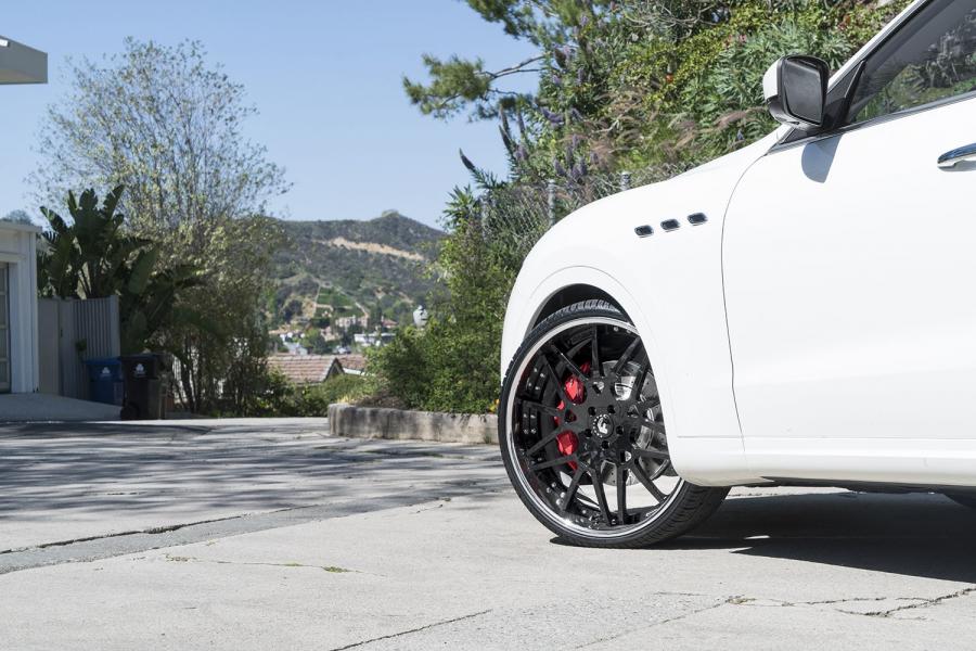 Детали экстерьера Maserati Levante on Forgiato Wheels (Maglia) 2017 года  (фото 2 из 4)
